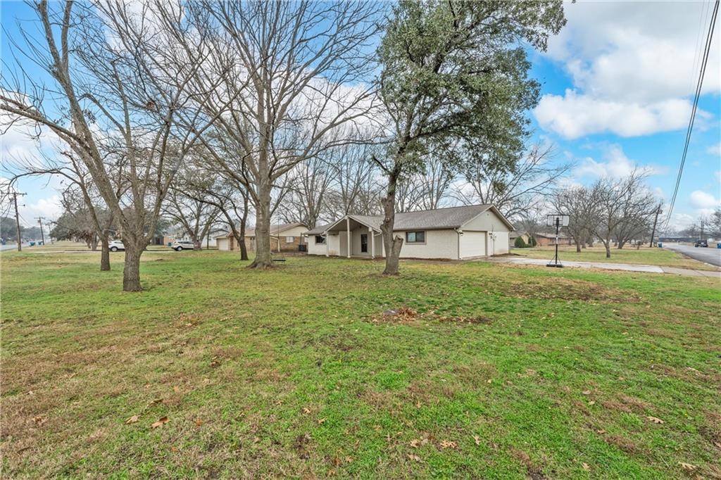 Hewitt, TX 76643,220 Ivy Lane