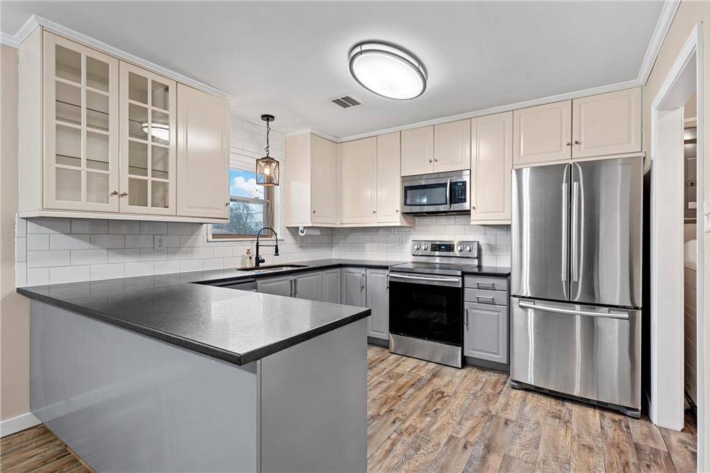 Hewitt, TX 76643,220 Ivy Lane