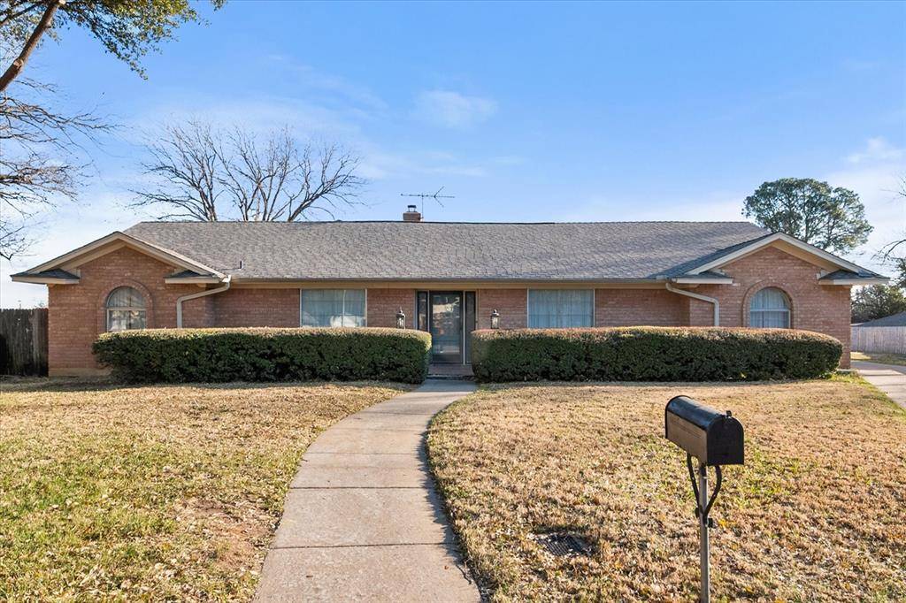 Arlington, TX 76015,1611 Royal Mile Court