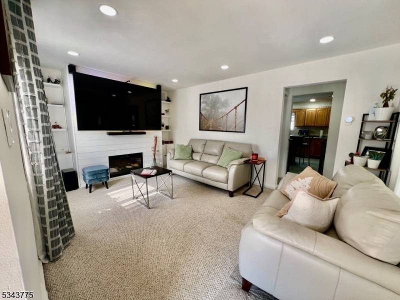 Clifton City, NJ 07011,136 Van Riper Ave