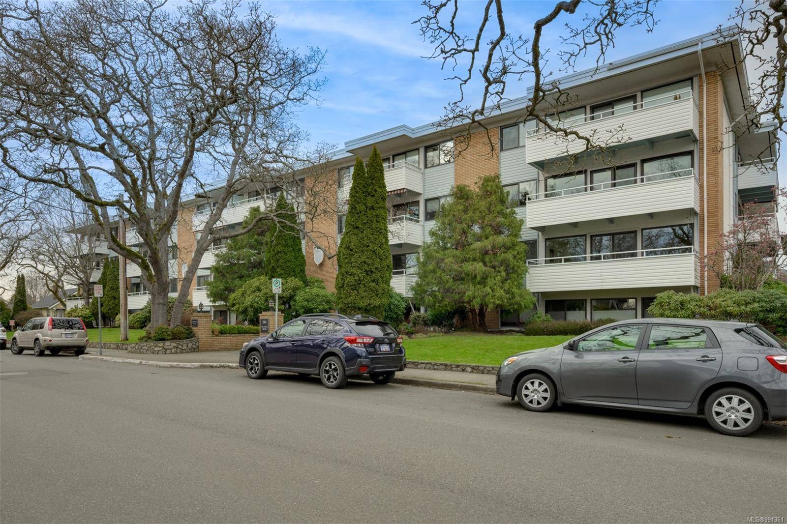 Oak Bay, BC V8S 3G7,2100 Granite St #216