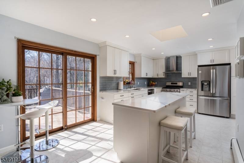 Kinnelon Boro, NJ 07405,7 Thornwood Dr