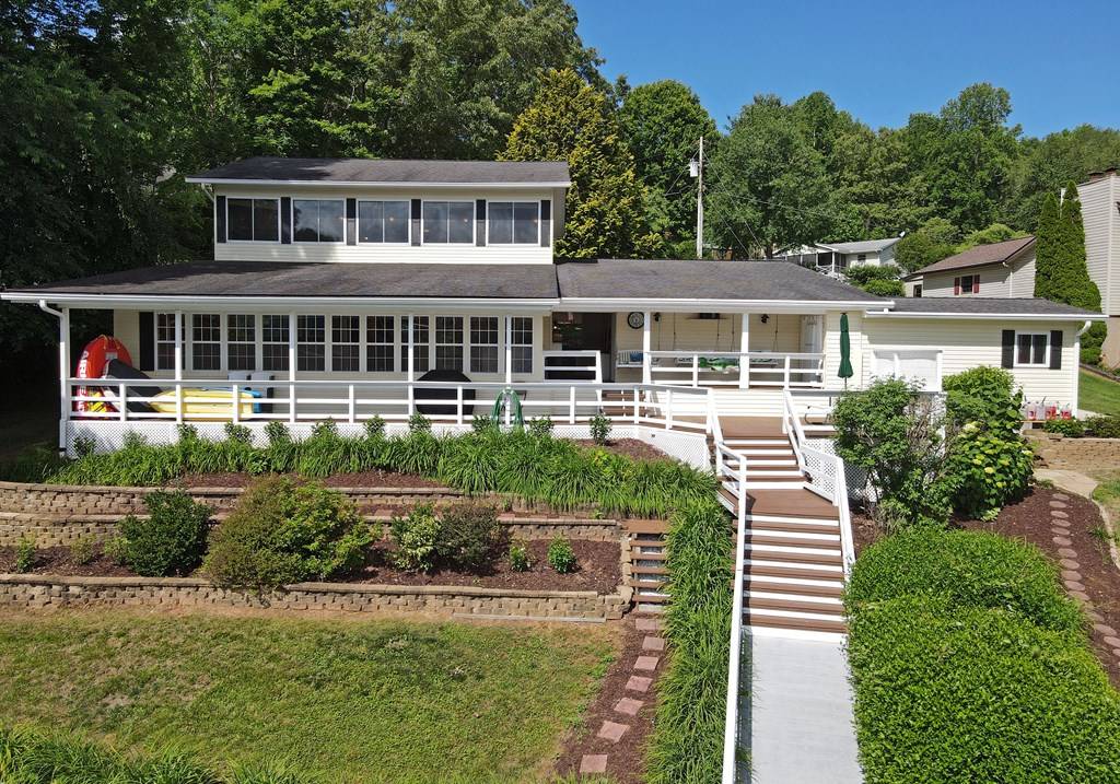 Hayesville, NC 28904,327 Chatuge Village Circle