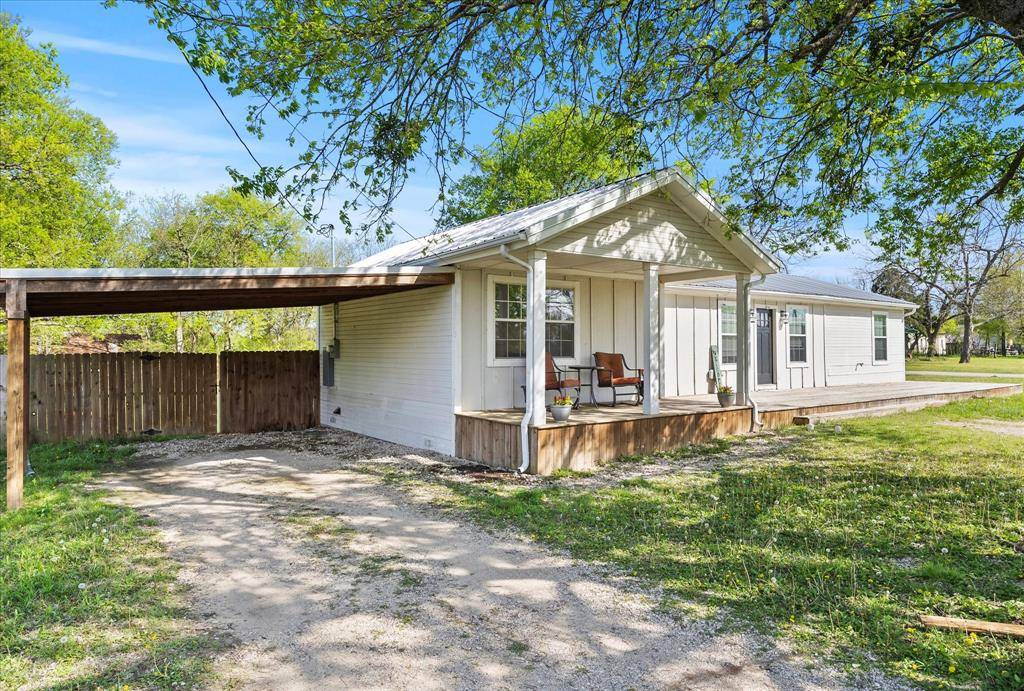 Wolfe City, TX 75496,415 S Greenville Street