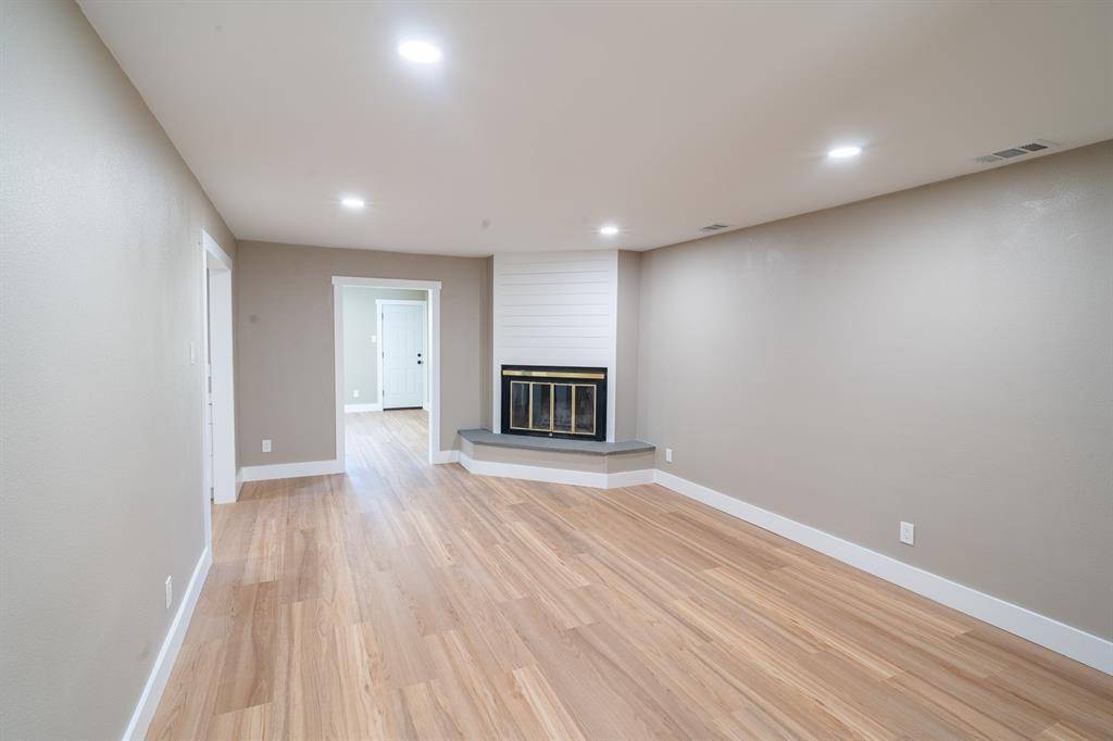 Duncanville, TX 75137,419 Candlelight Avenue
