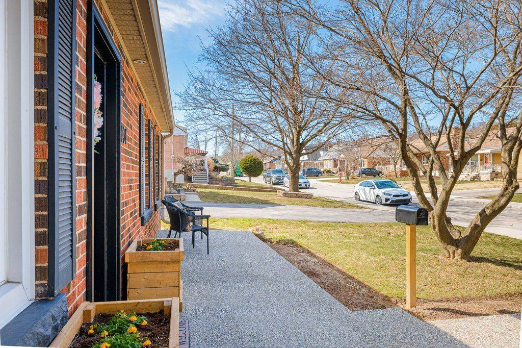 Hamilton, ON L8K 4P6,131 Stewartdale AVE