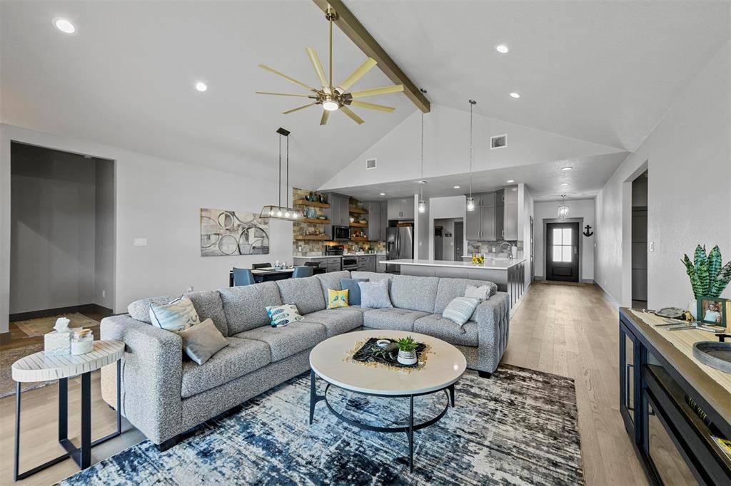 Runaway Bay, TX 76426,502 S Bay Court