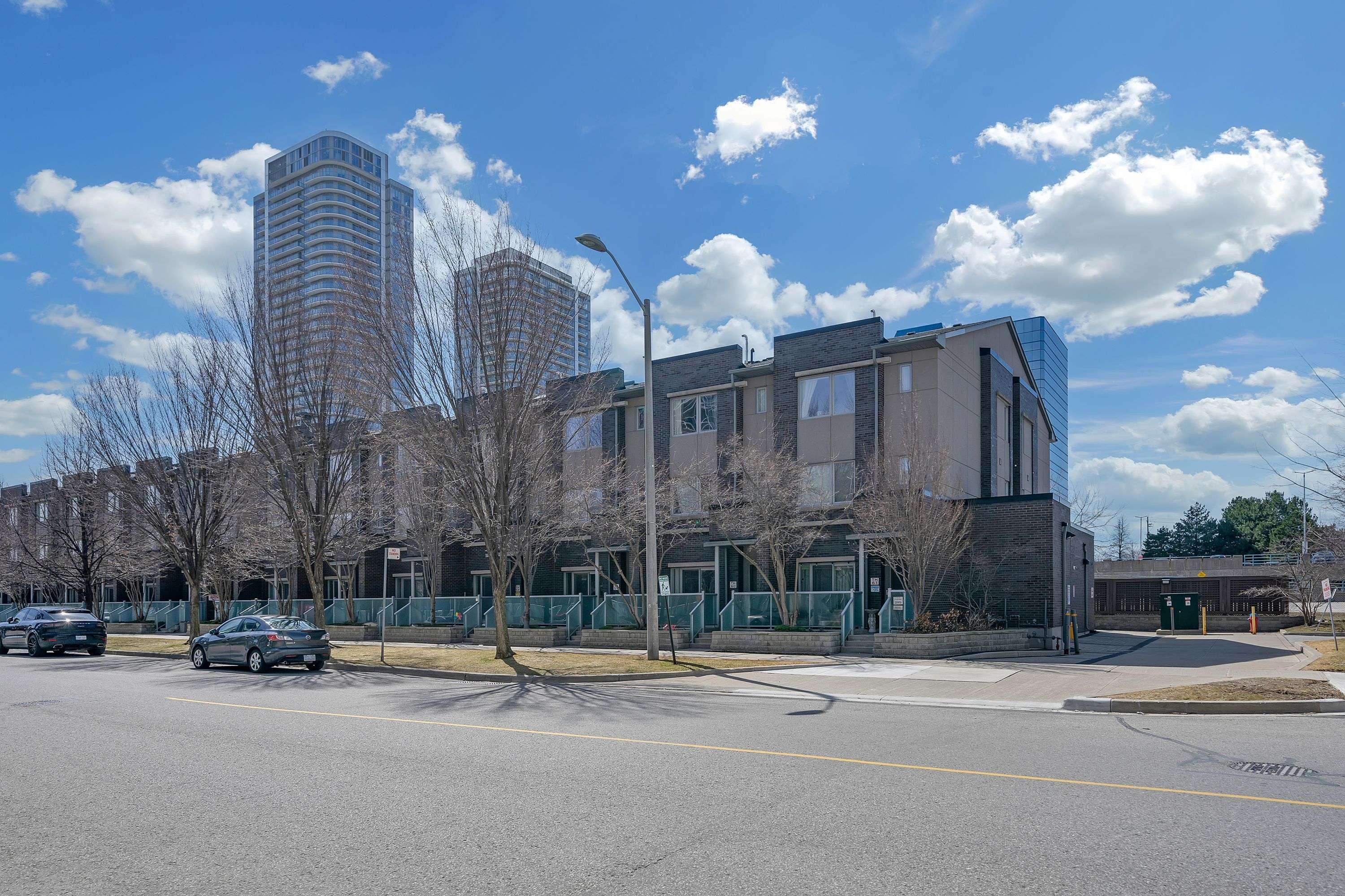 Toronto E07, ON M1S 0L2,295 Village Green SQ #67
