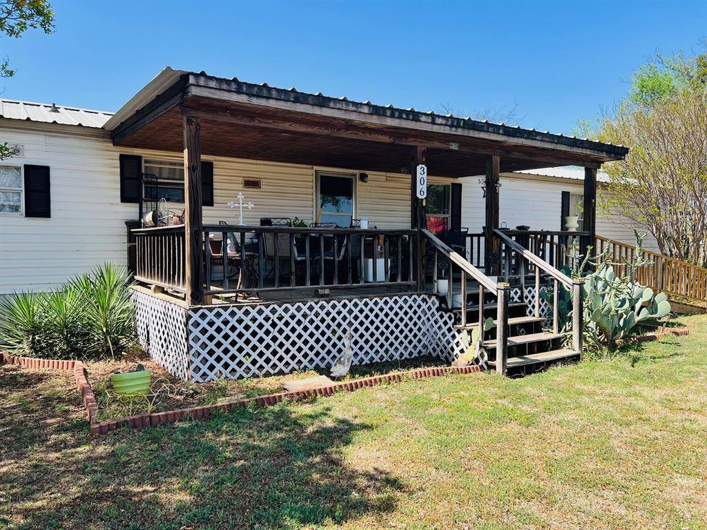 Gustine, TX 76455,306 N Leon Street