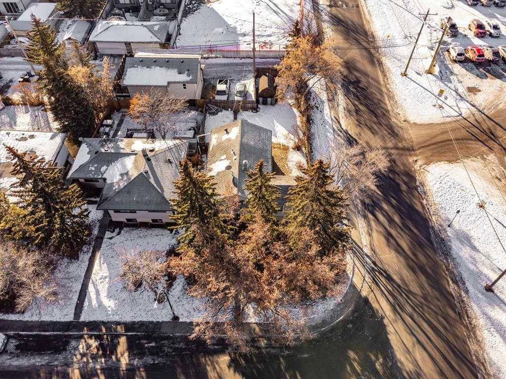 Calgary, AB T3E 1J8,2139 51 AVE Southwest