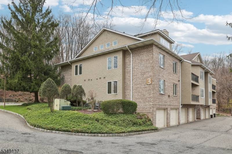 Woodland Park, NJ 07424,3 Parkside Ter #2D