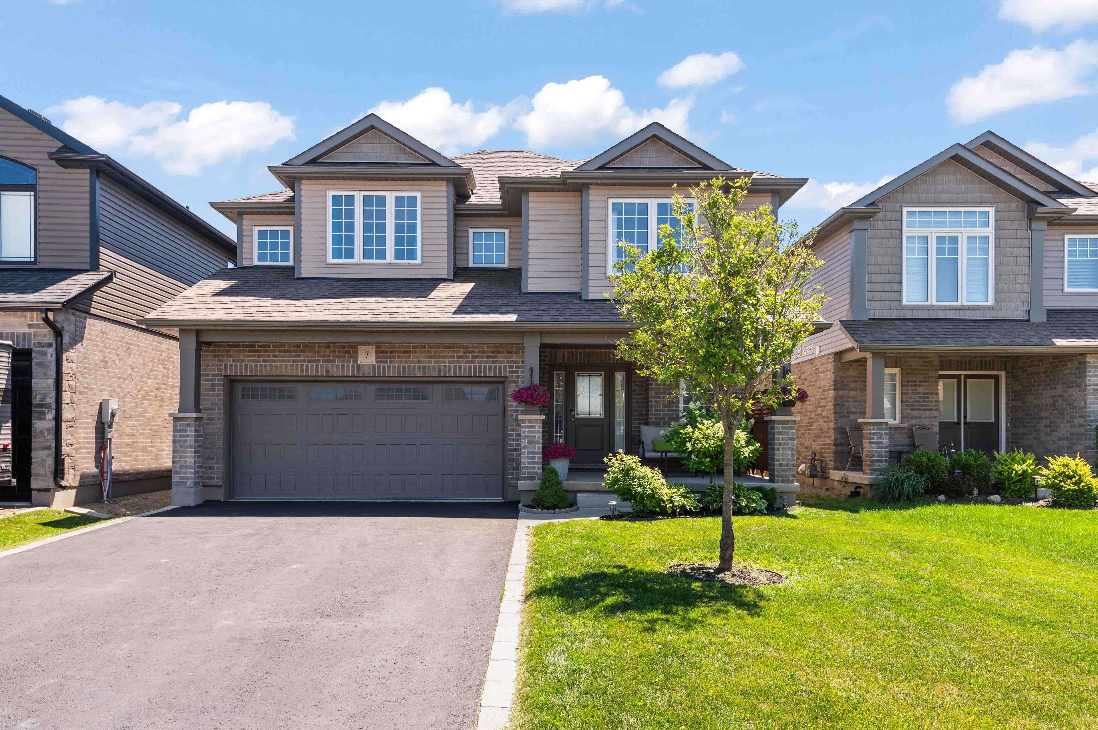 East Luther Grand Valley, ON L9W 6W4,7 Stuckey LN