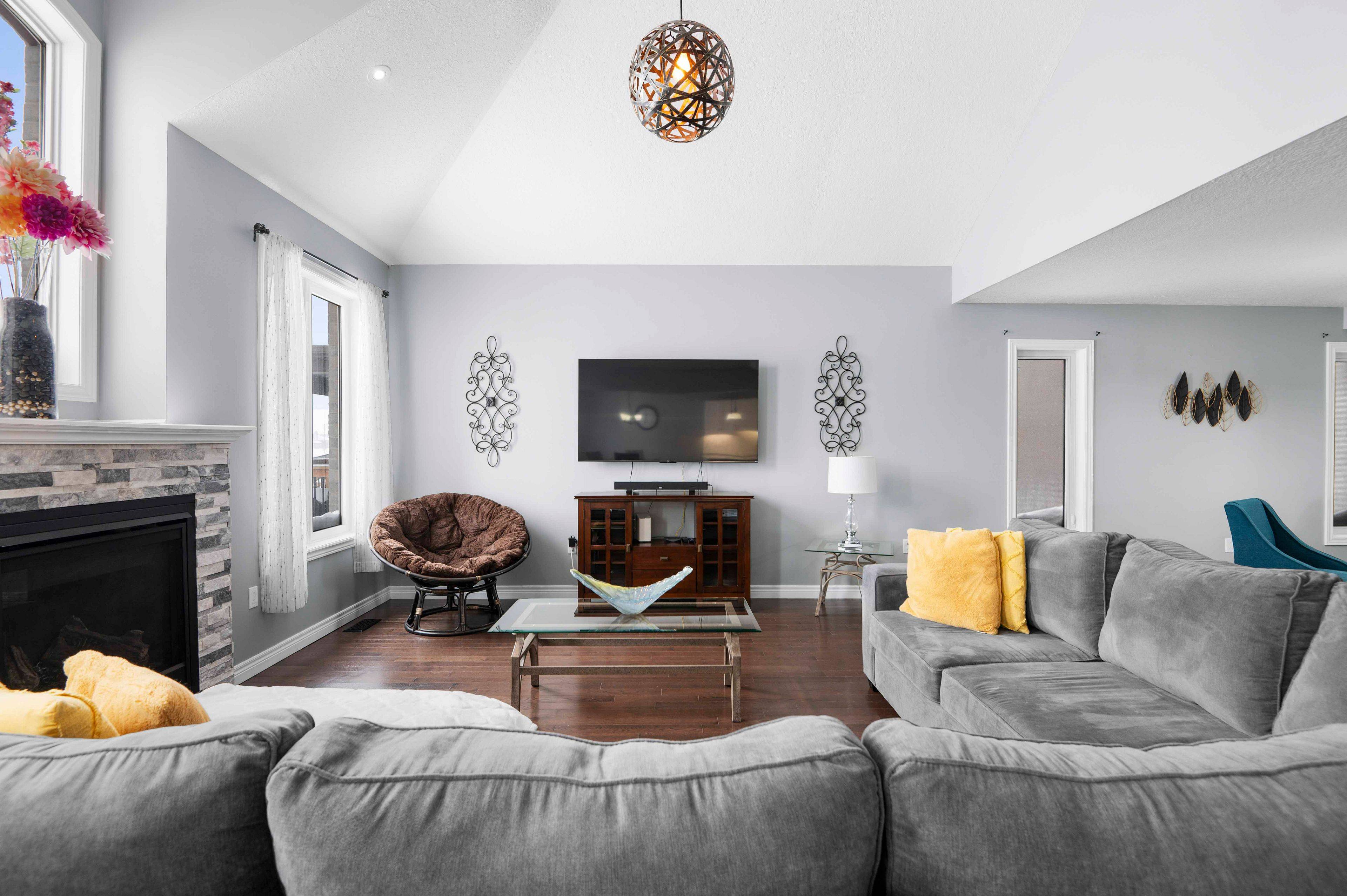 East Luther Grand Valley, ON L9W 6W4,7 Stuckey LN