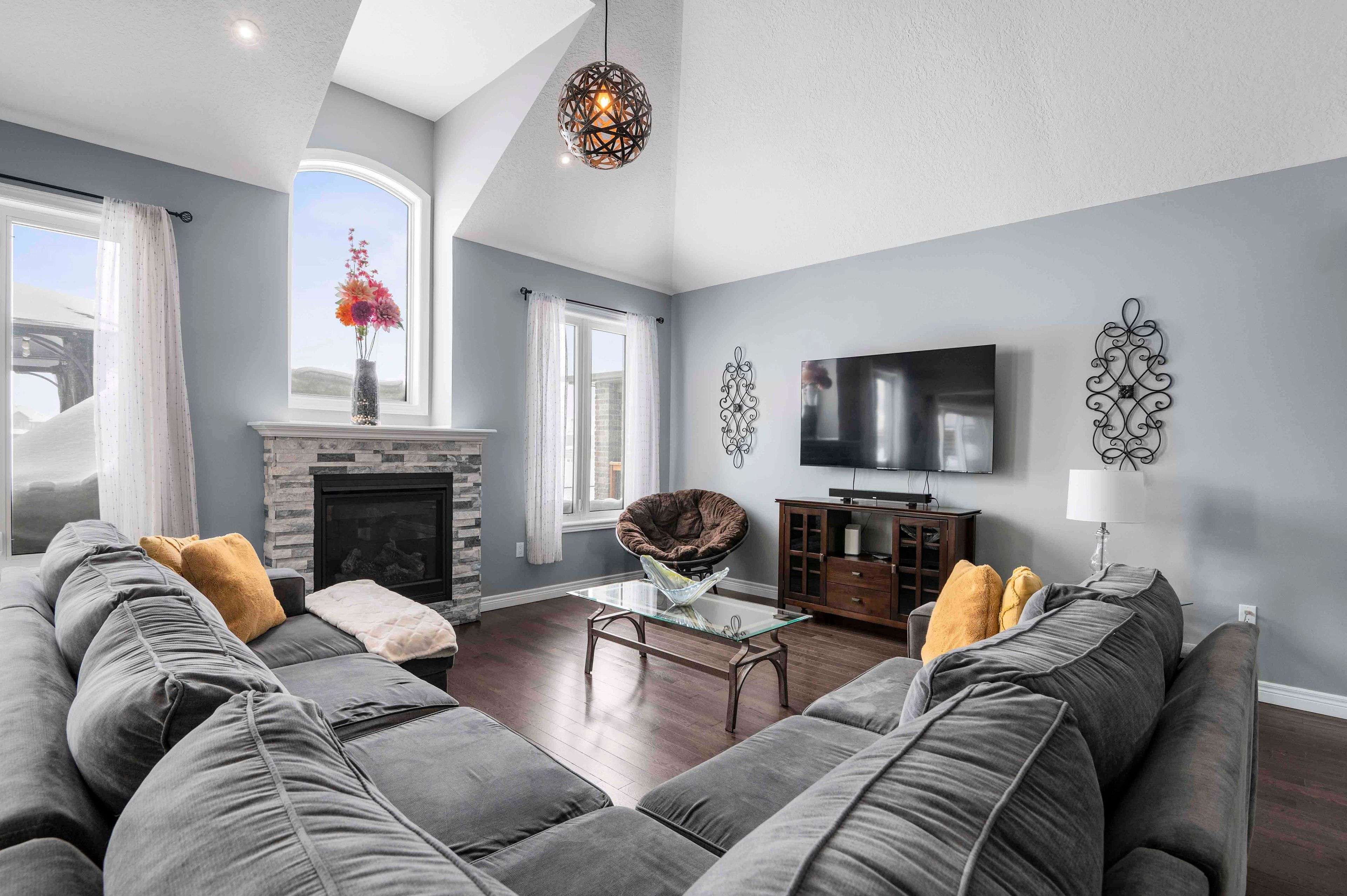 East Luther Grand Valley, ON L9W 6W4,7 Stuckey LN