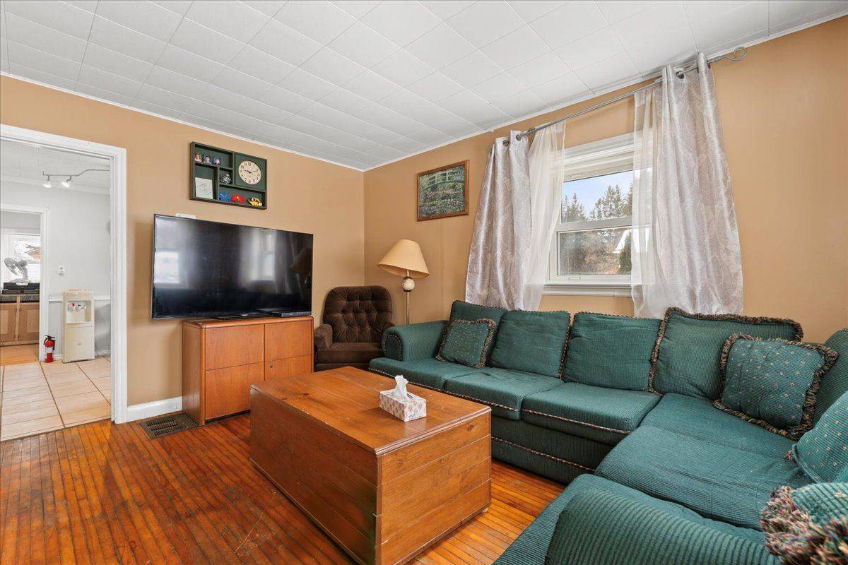 Quinte West, ON K0K 2C0,37 Bruce ST