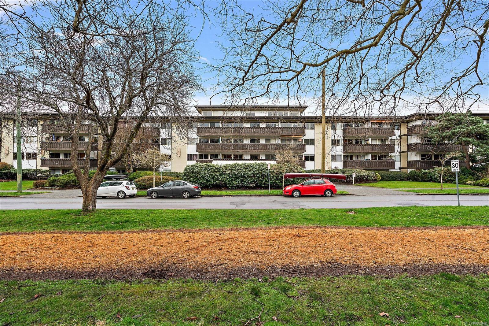 Victoria, BC V8V 2Y5,964 Heywood Ave #314