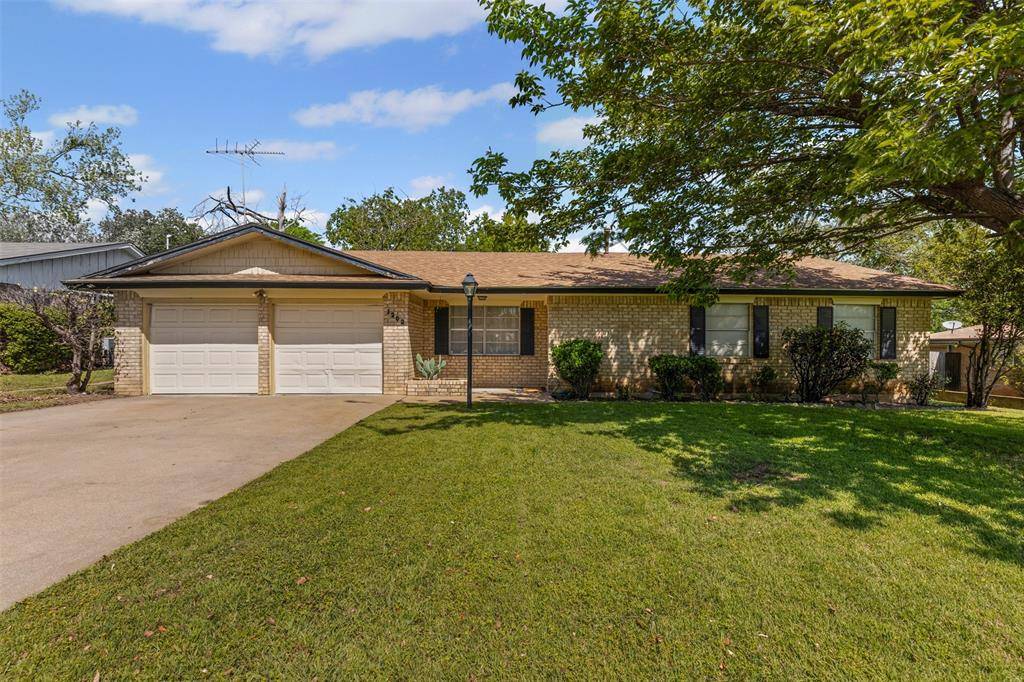 Cleburne, TX 76033,1202 Briarwood Drive