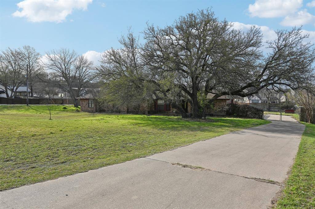 Weatherford, TX 76087,735 Royal View Court