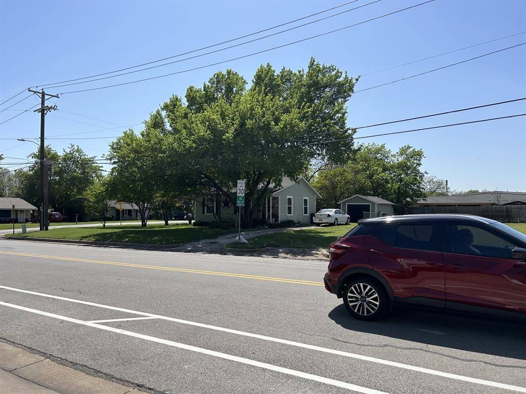 Burleson, TX 76028,212 S Warren Street