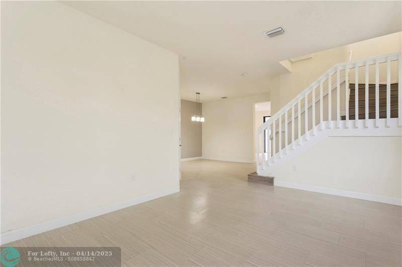 Hialeah, FL 33018,10305 W 33rd Way #10305