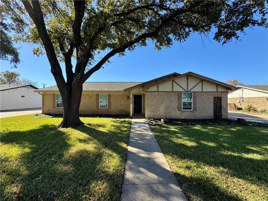 Hewitt, TX 76643,209 Travis Lane