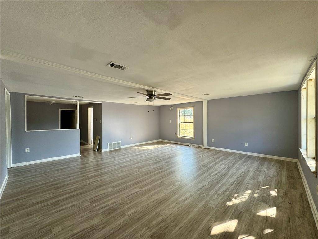 Valley Mills, TX 76689,409 S 9th Street