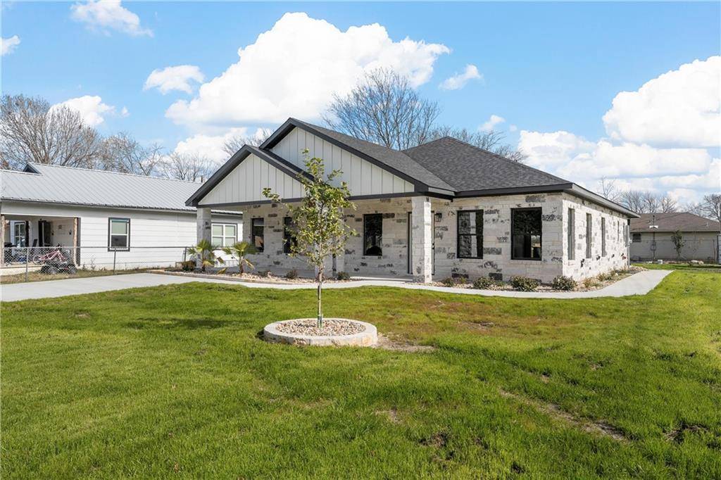 Moody, TX 76557,905 Ave E
