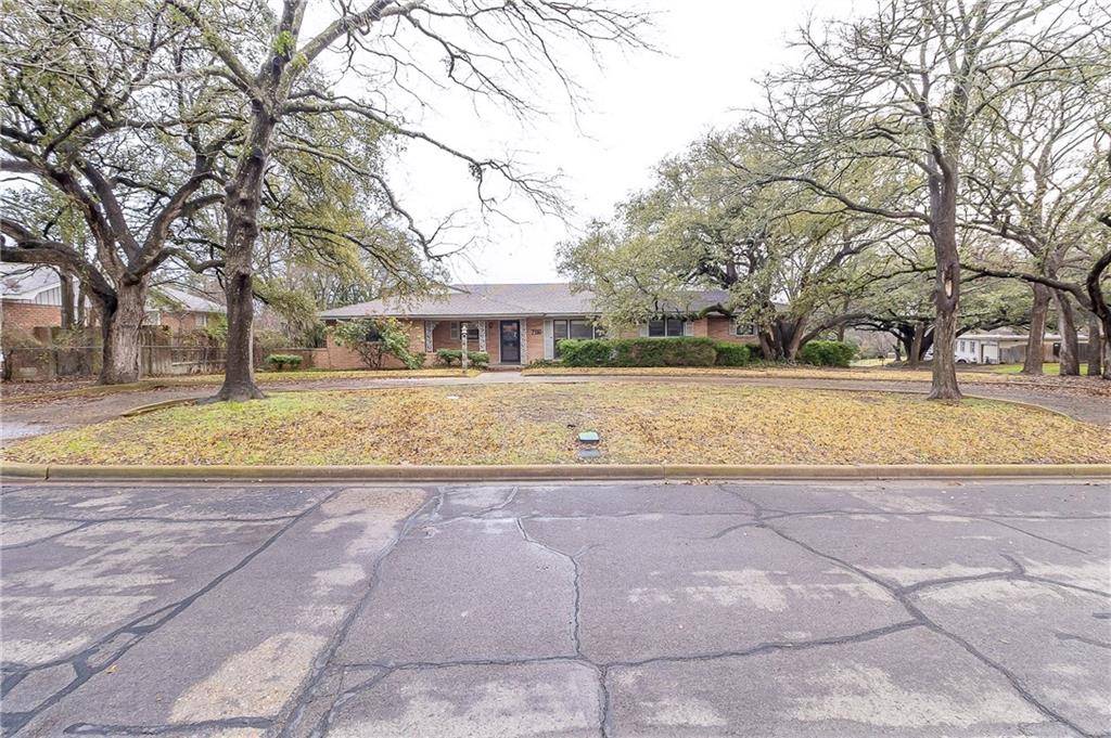 Waco, TX 76710,7116 Shady Oaks Drive