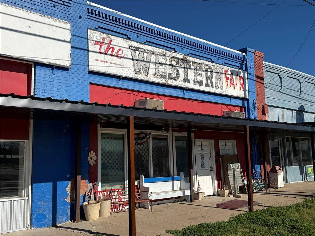 Lott, TX 76656,204 E Gassaway Avenue