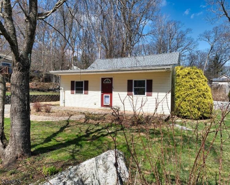 West Milford Twp., NJ 07421,8 Quinton Rd