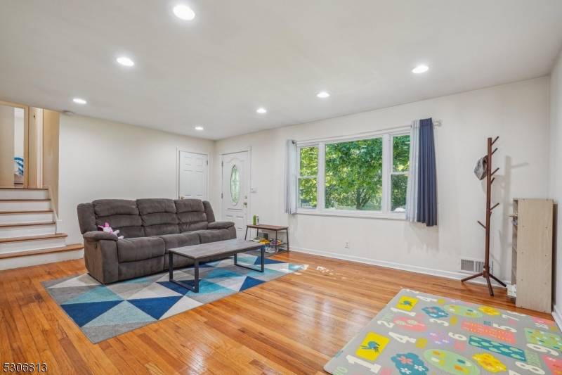 Livingston Twp., NJ 07039,62 Bryant Dr