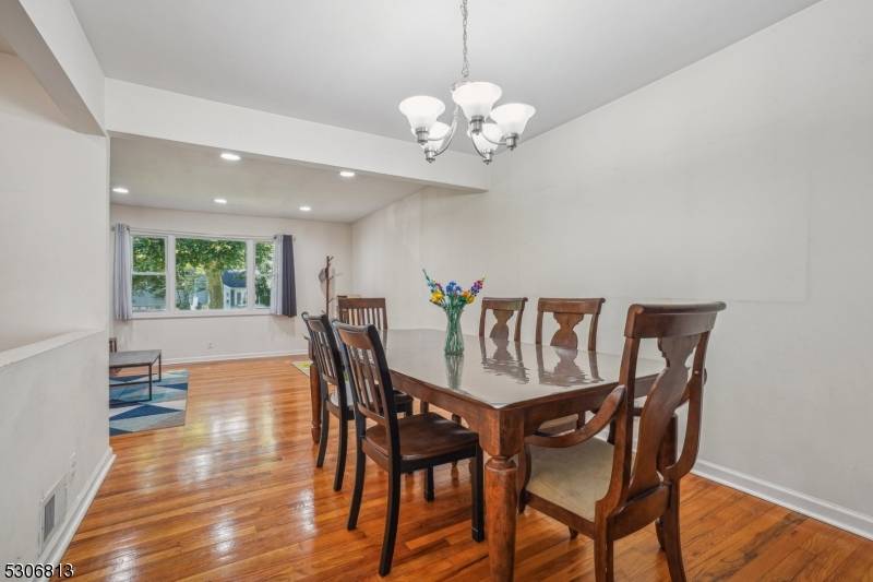 Livingston Twp., NJ 07039,62 Bryant Dr