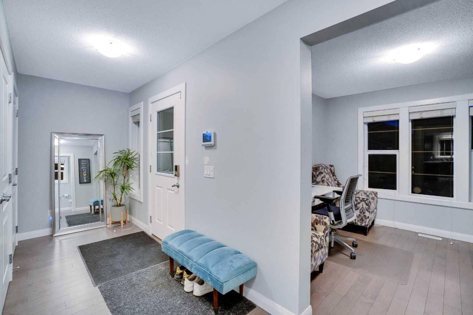Calgary, AB T3N 0R3,557 Redstone DR NE