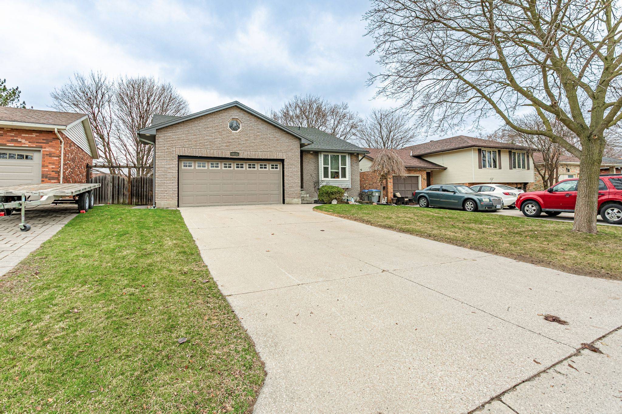 Strathroy Caradoc, ON N7G 3V3,207 Southfield DR