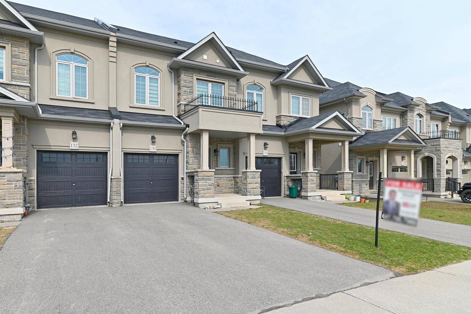 Hamilton, ON L5B 1W4,130 Mosaic DR