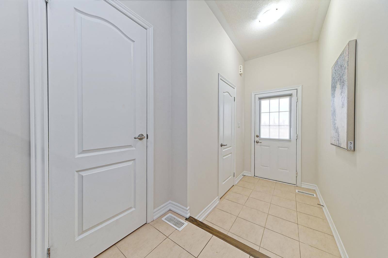Hamilton, ON L5B 1W4,130 Mosaic DR