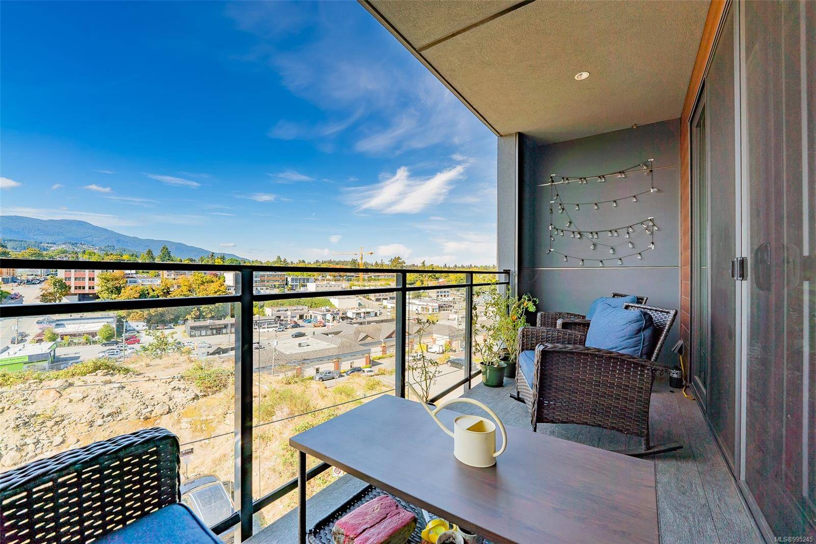 Nanaimo, BC V9R 5H3,91 Chapel St #412