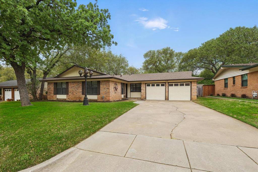 Bedford, TX 76022,76 Stonegate Drive
