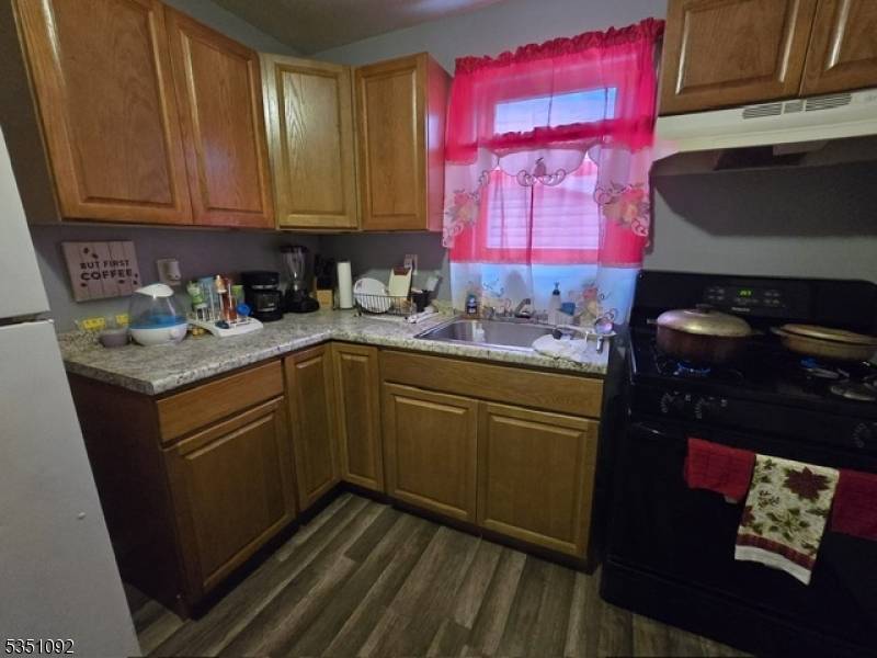 Newark City, NJ 07104,90 Wakeman Ave #2