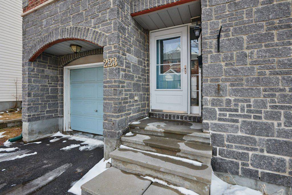 Billings Bridge - Riverside Park And Area, ON K1V 2B3,223 Westvalley Private