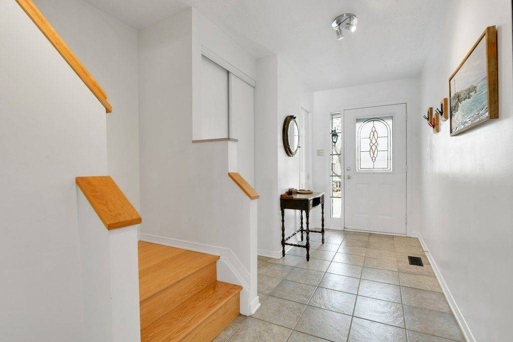 Billings Bridge - Riverside Park And Area, ON K1V 2B3,223 Westvalley Private