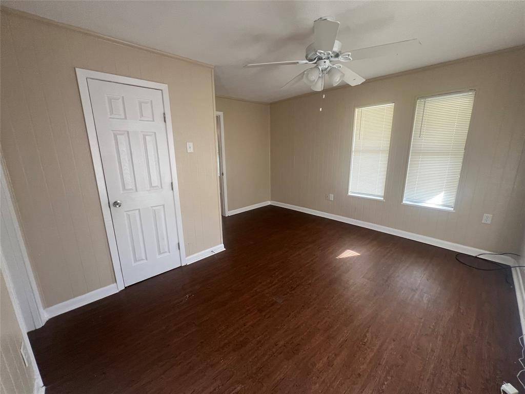 Ponder, TX 76259,204 Wolfe Street