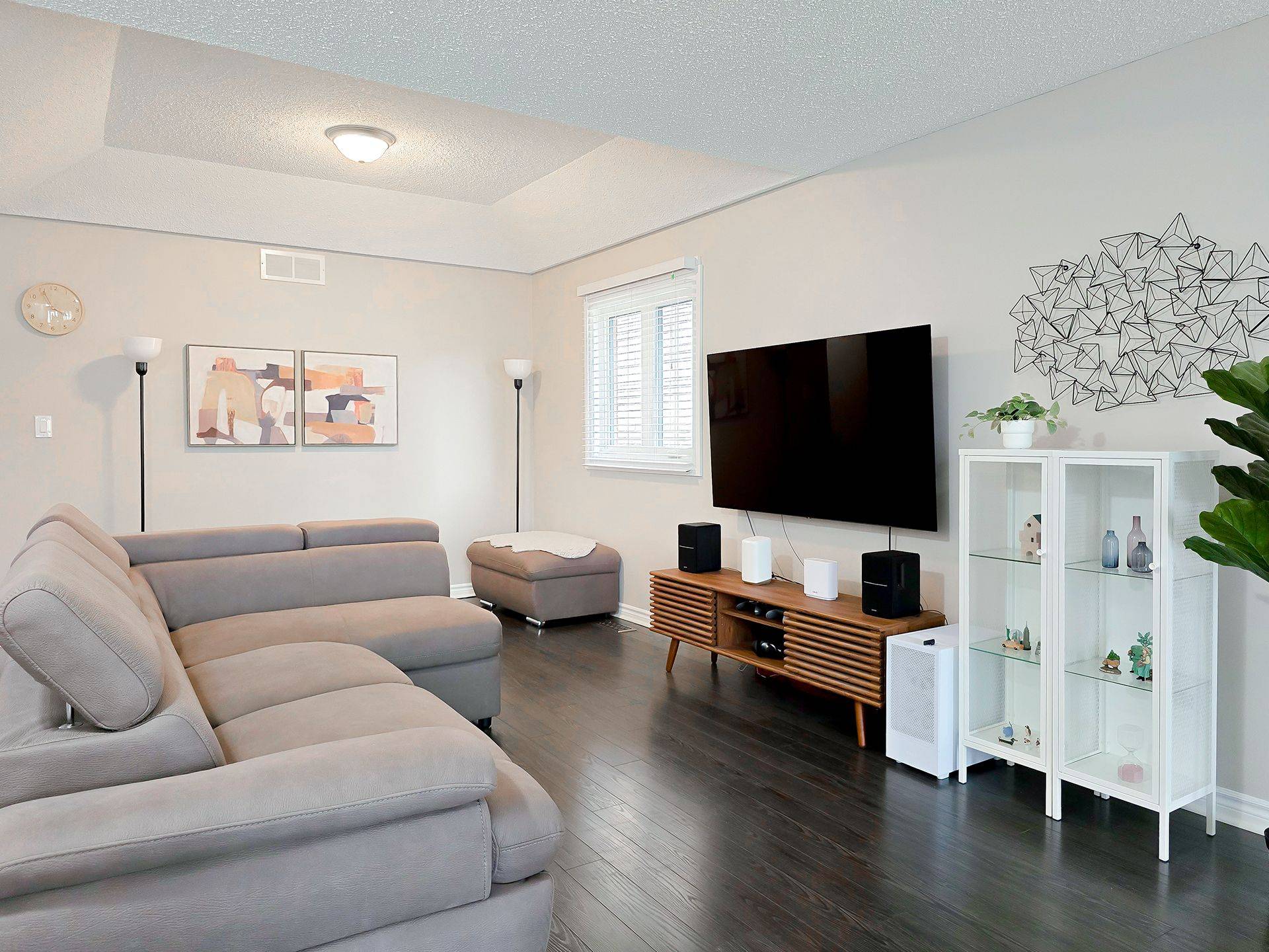 Oshawa, ON L1L 1B9,2104 Kedron ST