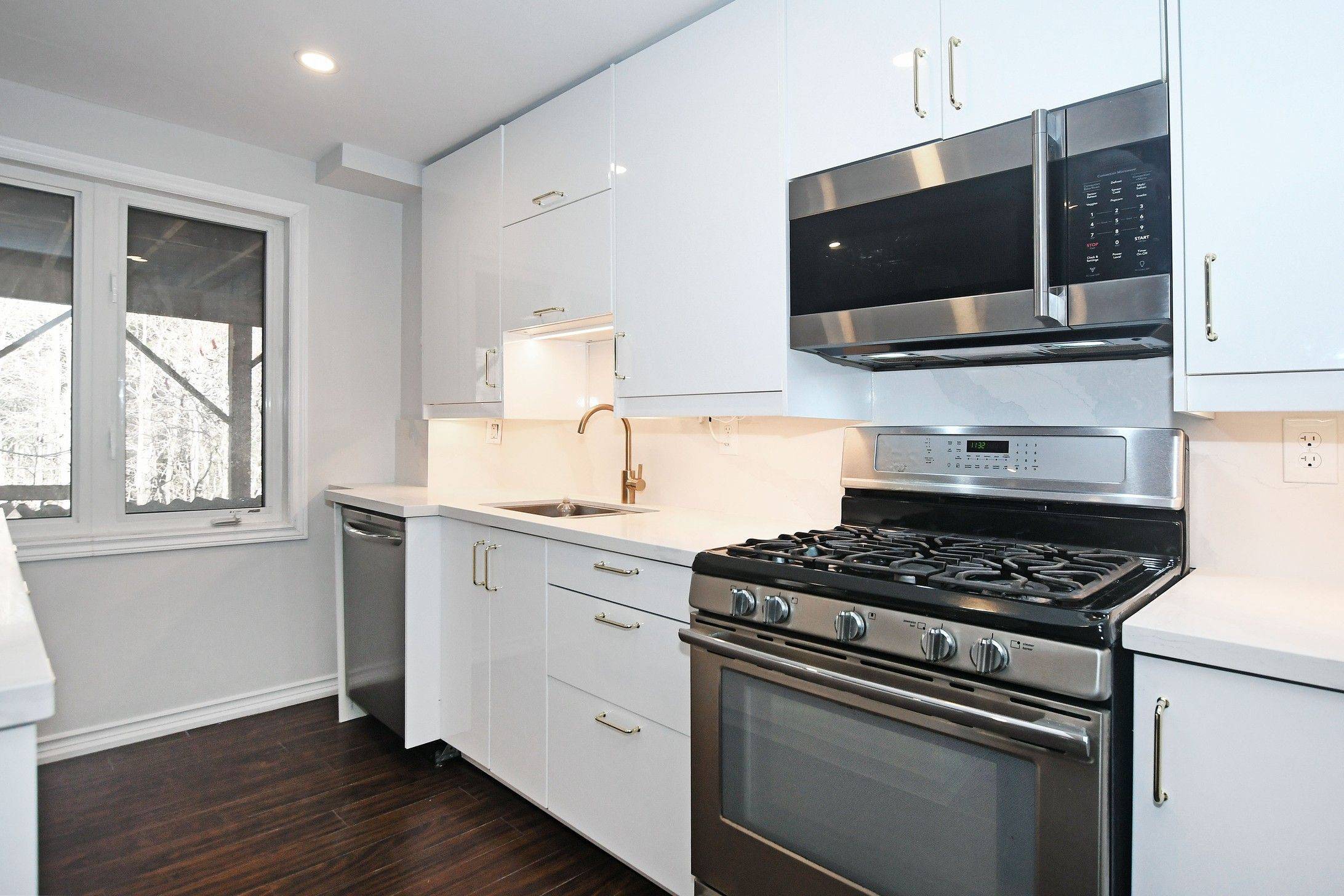 Newmarket, ON L3X 0C1,170 Art West AVE #Lower Level