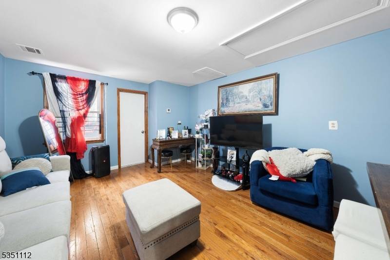 Newark City, NJ 07107,212 S 10Th St