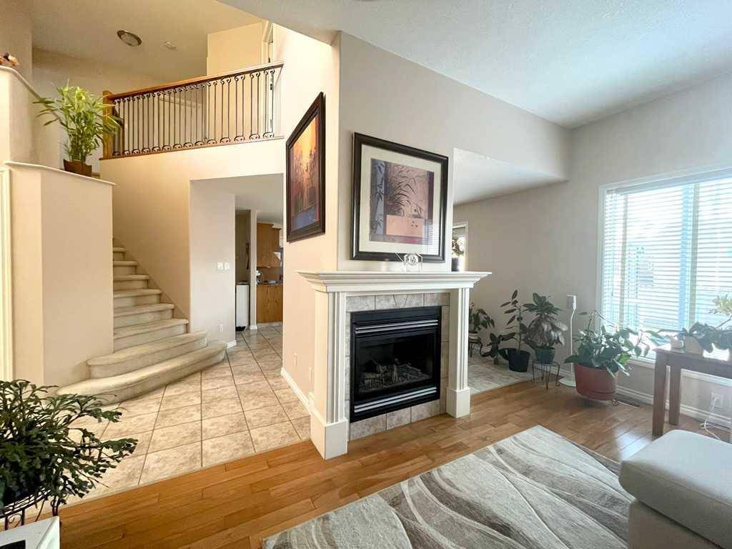 Lethbridge, AB T1H 6R5,225 Cougar WAY N