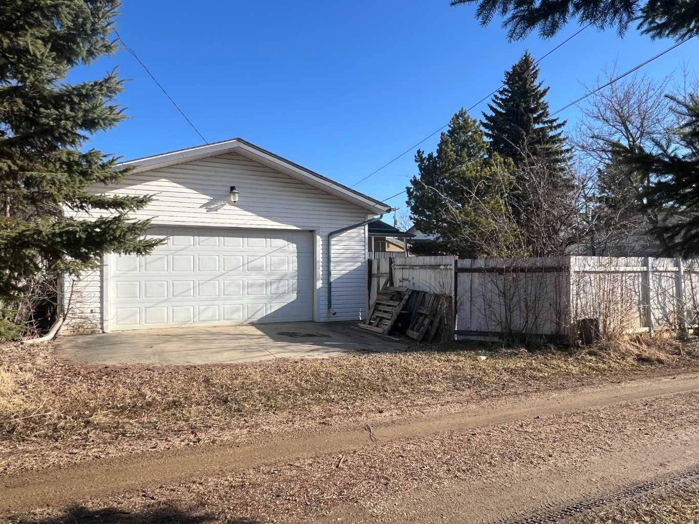 Slave Lake, AB T0G 2A2,721 6 AVE NE