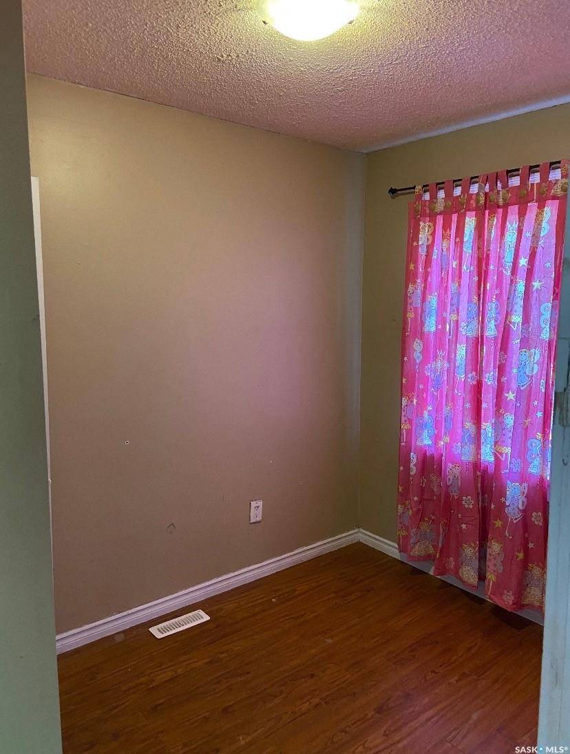 Saskatoon, SK S7M 3E2,211 V AVENUE S