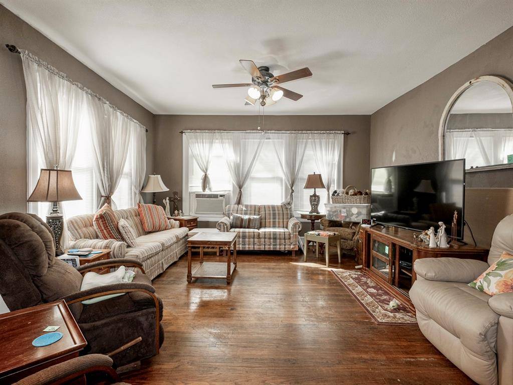 Breckenridge, TX 76424,216 W 4th Street