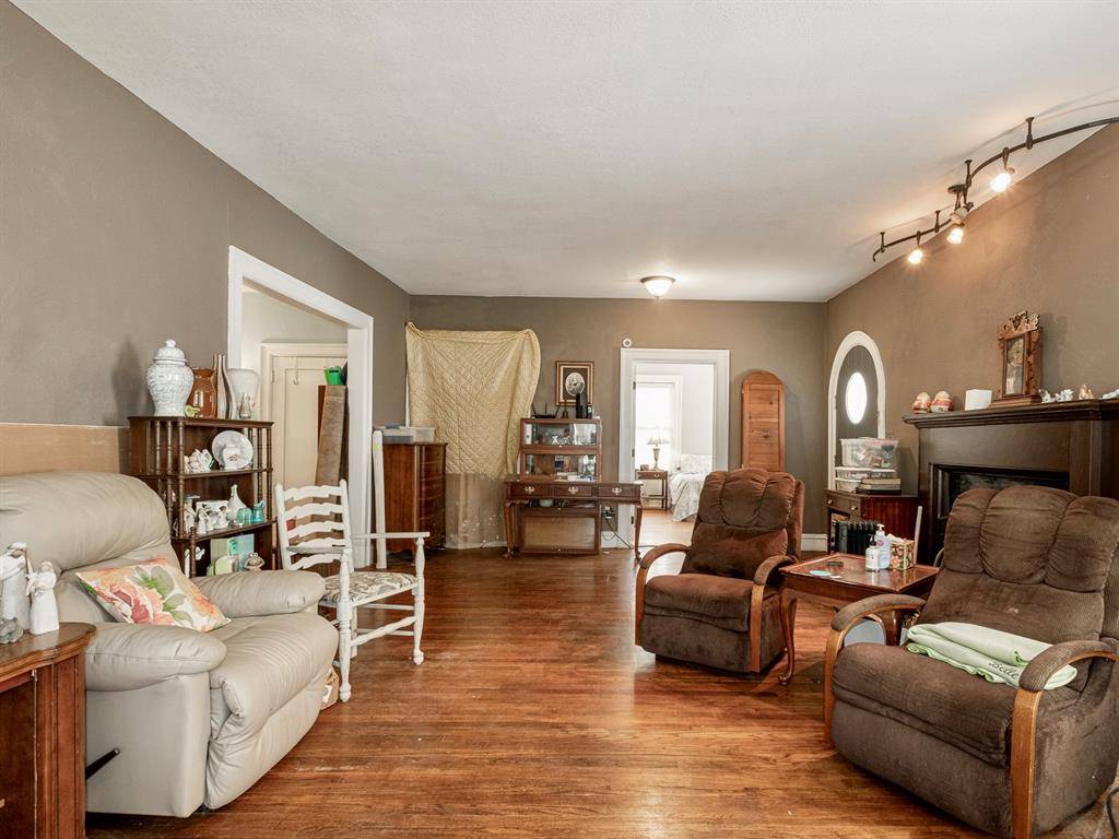 Breckenridge, TX 76424,216 W 4th Street